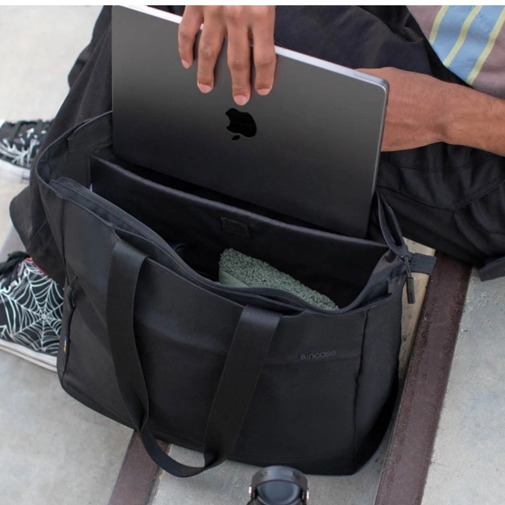INCASE DESIGNS CITY MARKET GENERAL TOTE BAG CHARCOAL GRAY and BLACK. Laptop bag